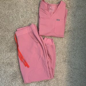 Figs CHALK PINK Scrub Set. Size M.